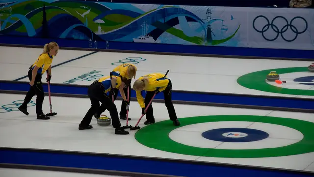 Learn to Curl at the Vancouver Curling Club