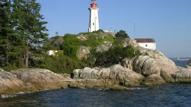 Clifftop Views at Lighthouse Park
