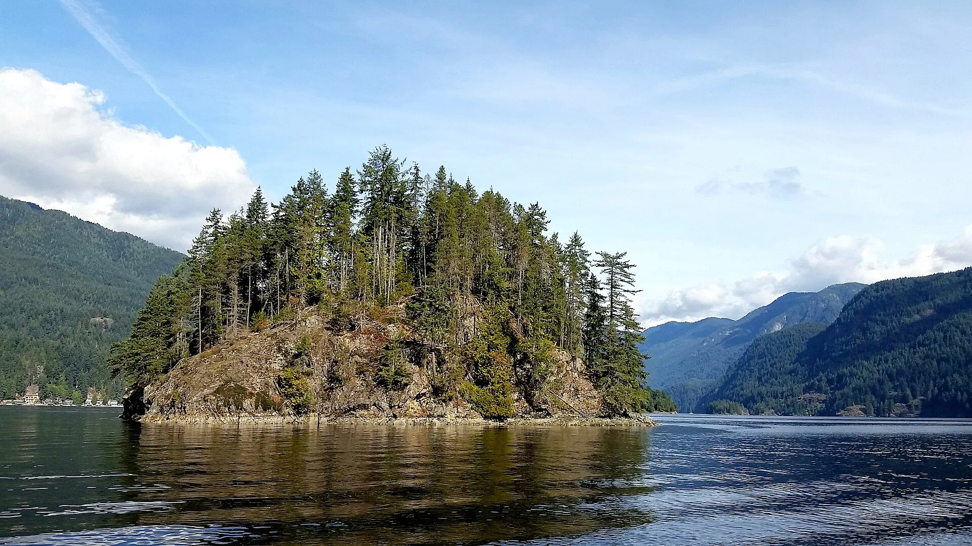 Hike to Jug Island Beach, təmtəmíxʷtən/Belcarra Regional Park, Bedwell Bay Road, Vancouver BC