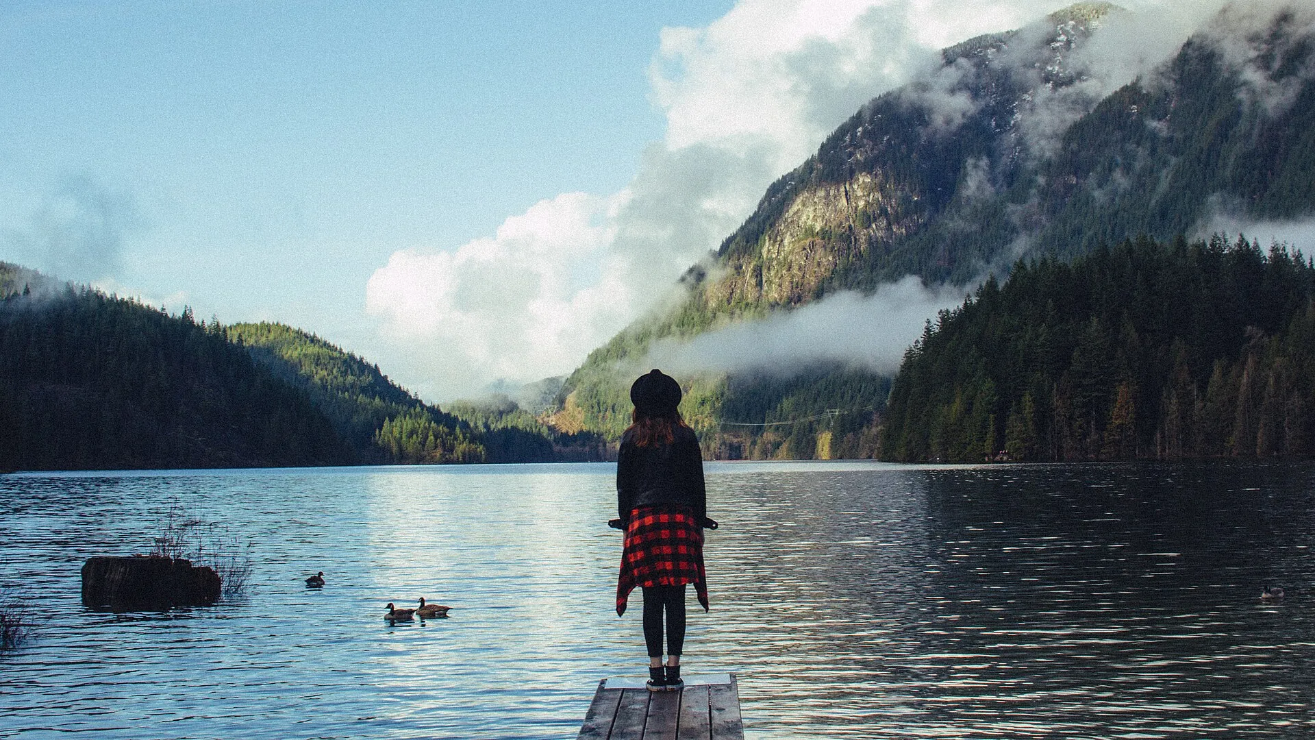 Loop Buntzen Lake, Buntzen Lake Recreation Area, off Sunnyside Road, Anmore, Vancouver BC