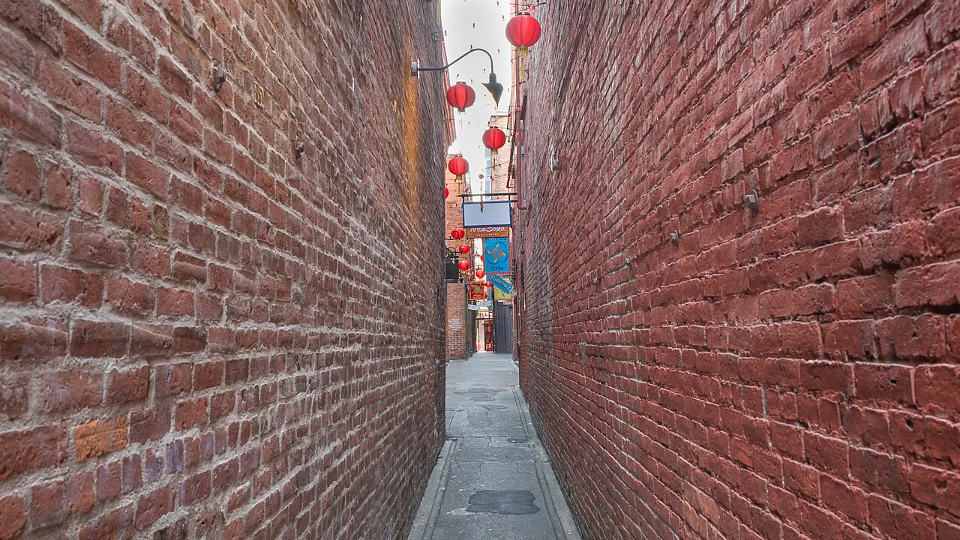 Squeeze Through Fan Tan Alley, Chinatown, off Fisgard Street, Victoria BC