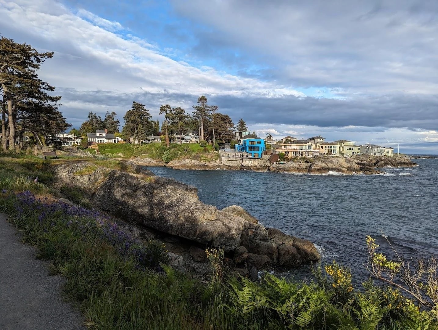 Shoreline Loop at Saxe Point Park, Saxe Point Park, end of Fraser St, Esquimalt, Victoria BC